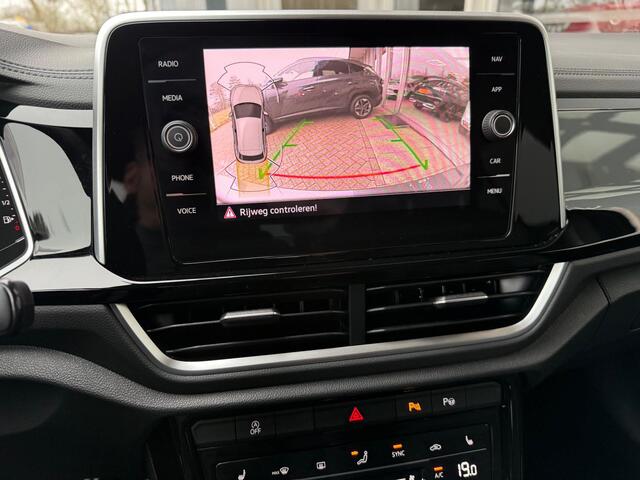 Volkswagen T-ROC 1.5 TSI R-Line Business 150PK / ACHTERUITRIJCAMERA / CARPLAY