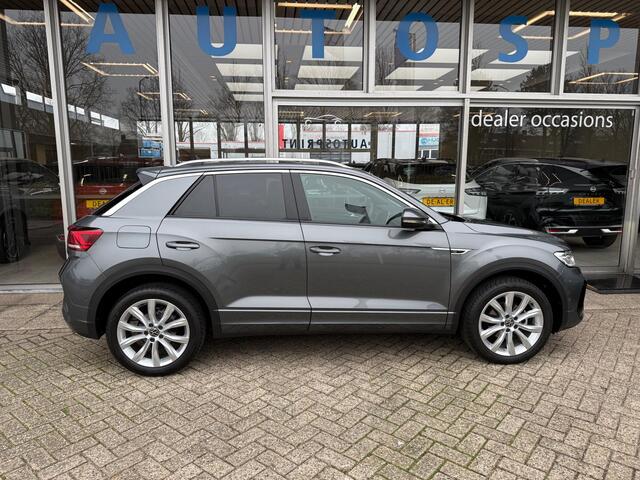 Volkswagen T-ROC 1.5 TSI R-Line Business 150PK / ACHTERUITRIJCAMERA / CARPLAY