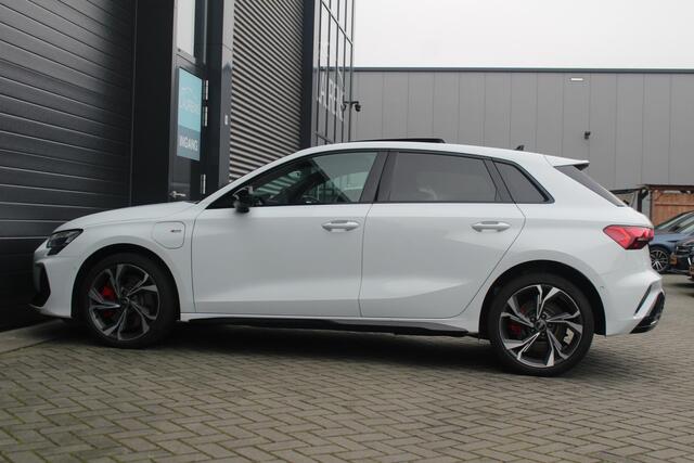 Audi A3 SPORTBACK 45 TFSI e S edition Competition | fabrieksgarantie | Panorama Dak | 3x S-line | Leer | ACC | Matrix