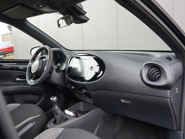 Toyota Aygo X 1.0 VVT-i MT Business 1ste eig. / Dealeronderh. / Smartphone Integratie / Adaptive Cruisecontrol / DAB radio / Achteruitrijcamera