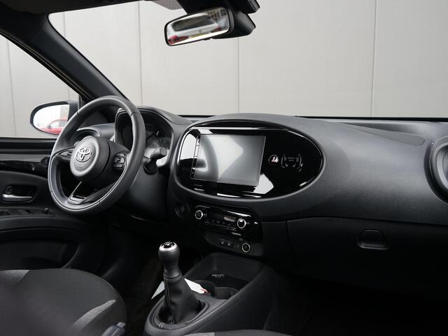 Toyota Aygo X 1.0 VVT-i MT Business 1ste eig. / Dealeronderh. / Smartphone Integratie / Adaptive Cruisecontrol / DAB radio / Achteruitrijcamera