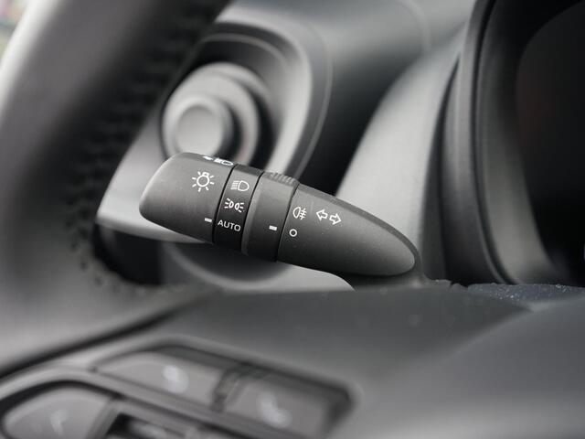 Toyota Aygo X 1.0 VVT-i MT Business 1ste eig. / Dealeronderh. / Smartphone Integratie / Adaptive Cruisecontrol / DAB radio / Achteruitrijcamera