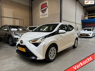 TOYOTA AYGO X-PLAY AUTOMAAT 1E EIGENAAR NL AUTO NAP APPLE/CARPLAY CAMERA LED BLUETOOTH AIRCO!!