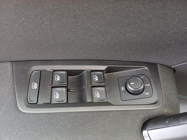 Volkswagen Touran TSI Comfortline 7-Pers. /Clima/Navi/Carplay/Cruise/