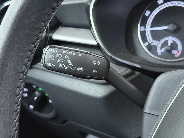 Skoda Fabia 96PK Navi Camera Pdc Apple Carplay Android Keyless Stoelverwarming Cruise Control ECC Lmv Isofix Privacyglas Led Smartlink Bluetooth Licht-/Rege