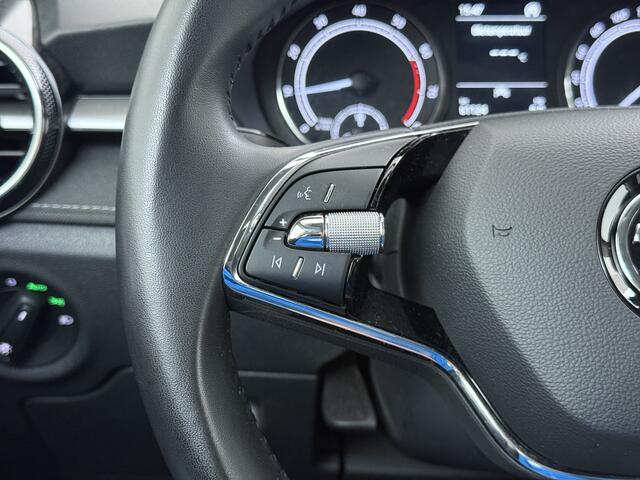 Skoda Fabia 96PK Navi Camera Pdc Apple Carplay Android Keyless Stoelverwarming Cruise Control ECC Lmv Isofix Privacyglas Led Smartlink Bluetooth Licht-/Rege