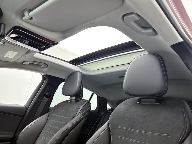 Mercedes-Benz GLC Coup� 300 e 4MATIC AMG Nightpakket | Panoramadak | Trekhaak | Rijassistentiepack / Distronic | 360� Camera | Stuur en Stoelverwarming | Inclusief 