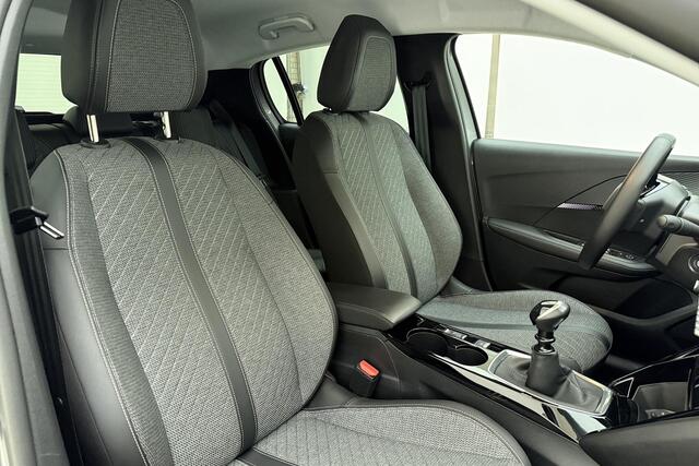 Peugeot 208 1.2 PureTech 100pk Allure | Navigatie | Camera | Climate control | Cruise control | Carplay | DAB | Lichtmetalen velgen | Parkeersensoren