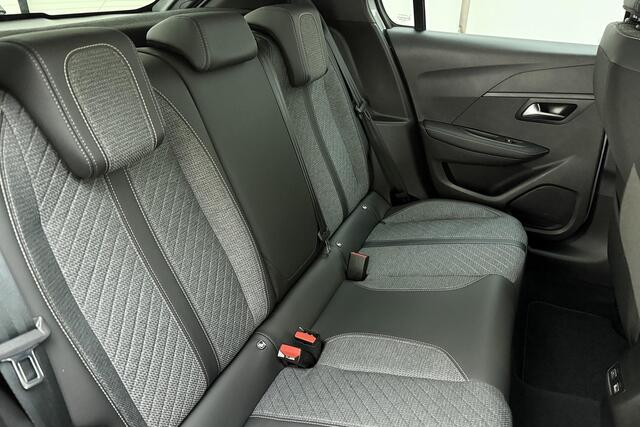 Peugeot 208 1.2 PureTech 100pk Allure | Navigatie | Camera | Climate control | Cruise control | Carplay | DAB | Lichtmetalen velgen | Parkeersensoren
