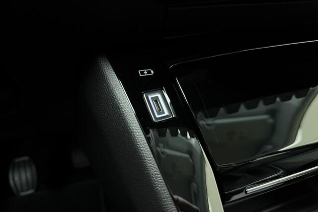 Peugeot 208 1.2 PureTech 100pk Allure | Navigatie | Camera | Climate control | Cruise control | Carplay | DAB | Lichtmetalen velgen | Parkeersensoren