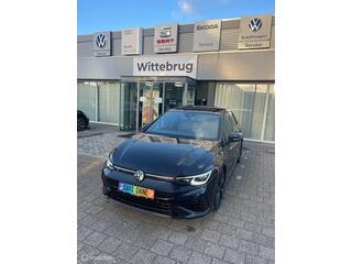 VOLKSWAGEN GOLF 8R Performance Akra