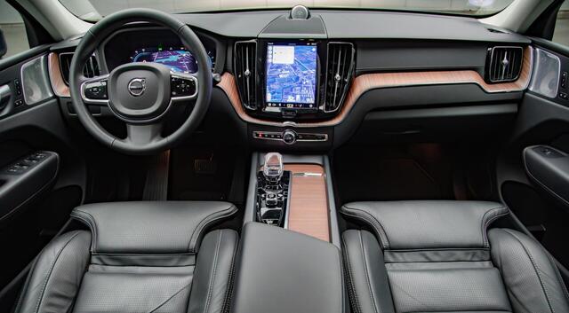 Volvo XC60 2.0 B5 Inscription Panorama|Massage|Bowers Wilkins