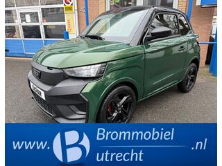 LIGIER JS50 Brommobiel C ELITE ACTIEMODEL|STUURBEKRACHTIGING|APPLE CARPLAY|