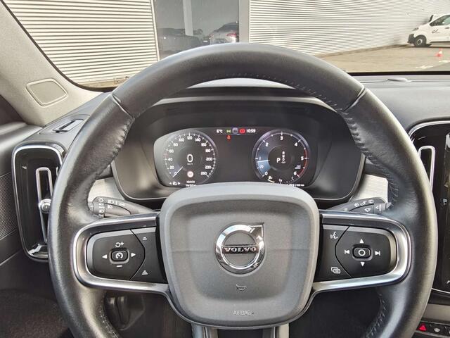 Volvo XC40 Momentum Pro 2WD