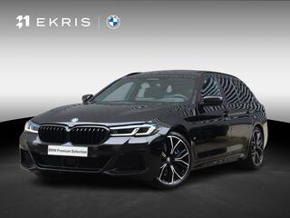 BMW 5-SERIE Touring 540i xDrive | High Executive | M Sportpakket Pro | Panodak | Trekhaak | Head-Up | M Stoelen | Entertainmentsysteem Professional achterin | Harman Kardon | Driving Assistant Prof. | Comfort Access | 20'' LMV | Lentevoordeel