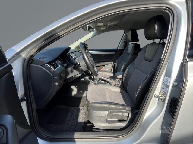 Skoda Octavia Combi 1.0 TSI Greentech Business Edition Carplay, Cruise, Parkeersensoren, LM velgen.