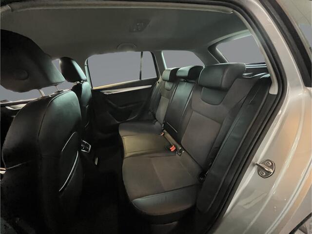 Skoda Octavia Combi 1.0 TSI Greentech Business Edition Carplay, Cruise, Parkeersensoren, LM velgen.