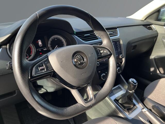 Skoda Octavia Combi 1.0 TSI Greentech Business Edition Carplay, Cruise, Parkeersensoren, LM velgen.