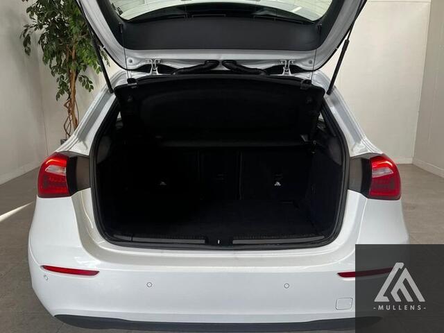 Mercedes-Benz CLA-Klasse A160 Business Solution + Leder + Navi + Camera