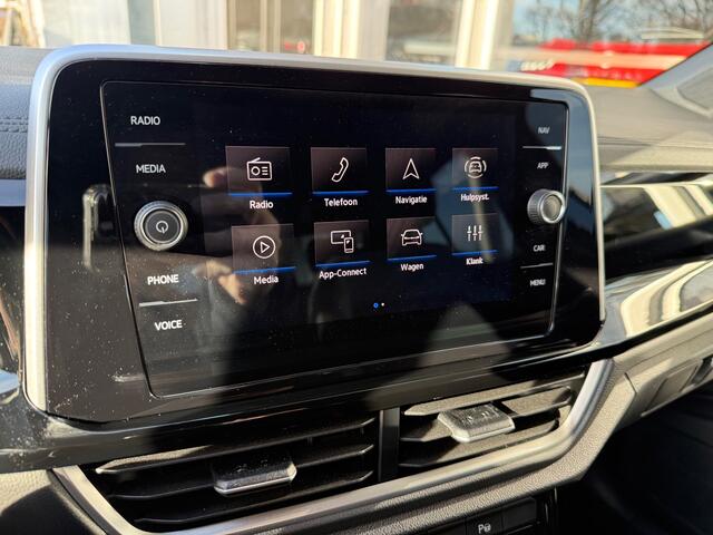 Volkswagen T-ROC 1.5 TSI R-Line Edition 150PK / LED KOPLAMPEN / ACHTERUITRIJCAMERA / CARPLAY