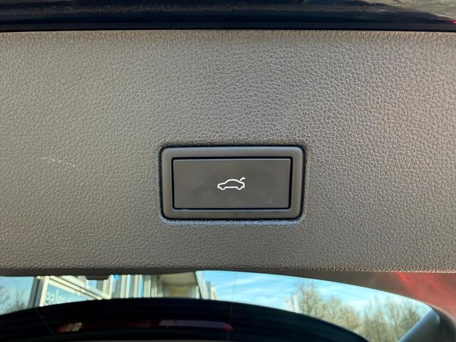 Volkswagen T-ROC 1.5 TSI R-Line Edition 150PK / LED KOPLAMPEN / ACHTERUITRIJCAMERA / CARPLAY