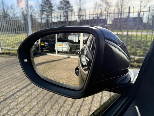 Volkswagen T-ROC 1.5 TSI R-Line Edition 150PK / LED KOPLAMPEN / ACHTERUITRIJCAMERA / CARPLAY