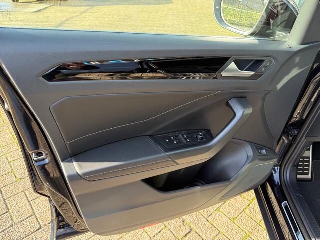 Volkswagen T-ROC 1.5 TSI R-Line Edition 150PK / LED KOPLAMPEN / ACHTERUITRIJCAMERA / CARPLAY