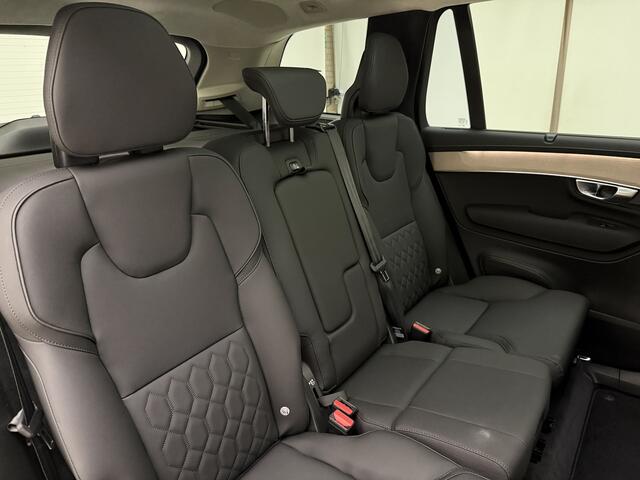 Volvo XC90 T8 455pk AWD Ultra Dark / �7500,- voordeel korting /  / DIRECT LEVERBAAR / MY26 / Luchtvering / El. Trekhaak / Getint glas /