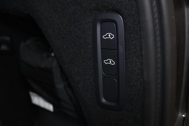 Volvo XC90 T8 Recharge AWD Ultra Dark - Luchtvering - Panorama/schuifdak - IntelliSafe Assist & Surround - 360� Camera - Bowers & Wilkins audio - Adaptieve 