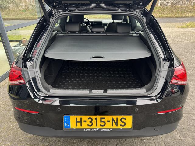 Mercedes-Benz CLA Shooting Brake 180 Business Solution