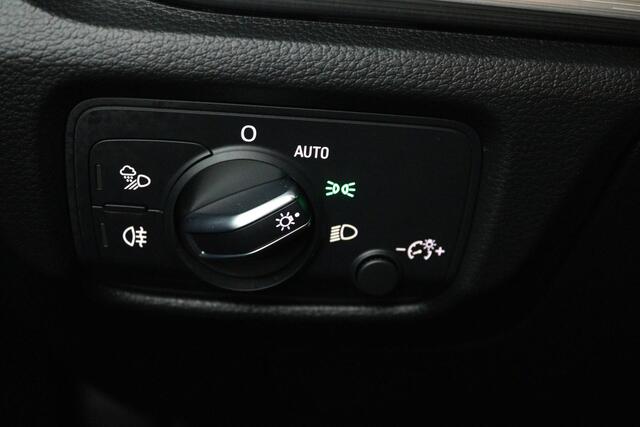 Audi A3 Limousine 1.5 TFSI CoD Sport Lease Edition  AUTOMAAT, CRUISE CONTROL, NAVIGATIE, LEER, PARKEERSENSOREN