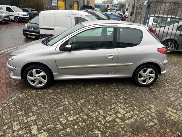 Peugeot 206 1.6-16V Air-line 3 AUTOMAAT 147 DKM NAP Airco