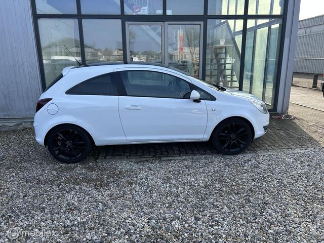 Opel Corsa 1.4-16V Edition Zeer Nette Auto Nap