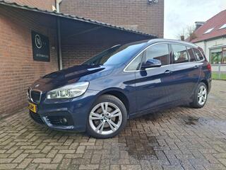 BMW 2-SERIE GRAN TOURER 218i Sport 7p. Automaat / Panoramadak / Navigatie / Led Verlichting / Dealer Onderhouden / NieuweAPK