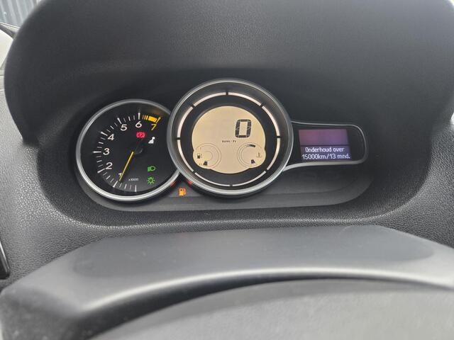 Renault Megane Coup� 1.6 16v Airco Cruise 17inch Stoer ?