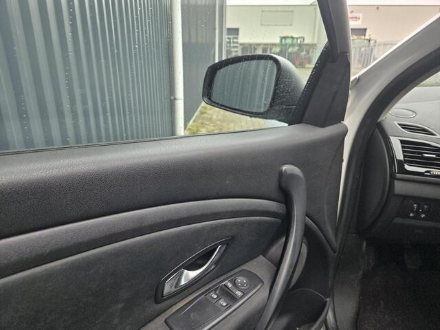 Renault Megane Coup� 1.6 16v Airco Cruise 17inch Stoer ?