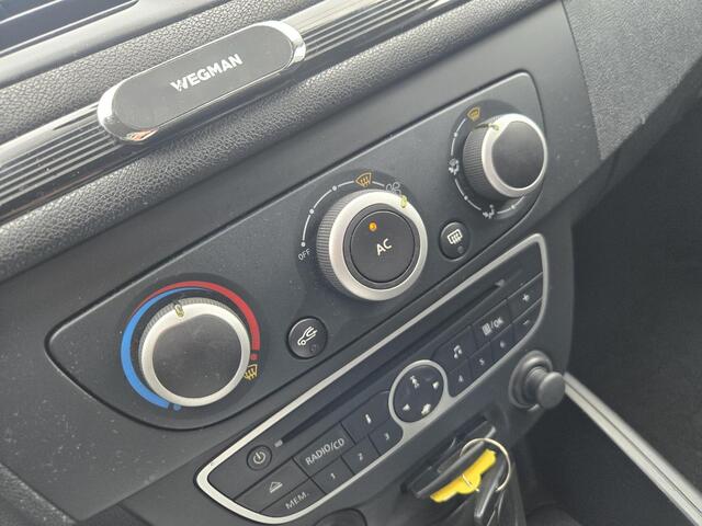 Renault Megane Coup� 1.6 16v Airco Cruise 17inch Stoer ?