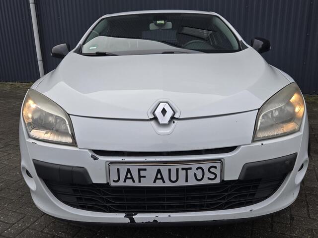 Renault Megane Coup� 1.6 16v Airco Cruise 17inch Stoer ?