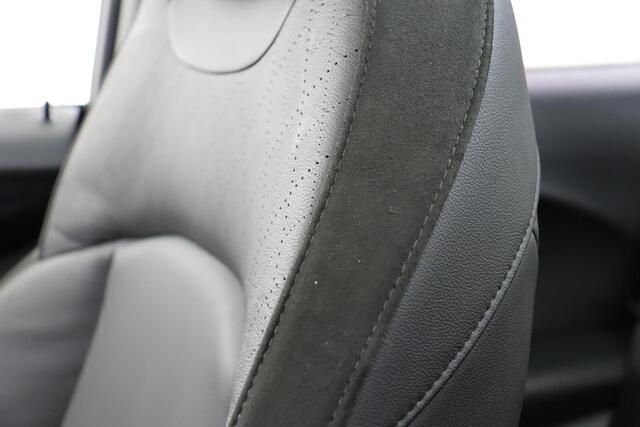 Mini John Cooper Works 3-Deurs COOPER INCL. ZOMER/WINTERSET -PANO.DAK|AERO|KEYLESS|STOEL/STUURVERW.|MULTIMEDIA|PRIVACY.GLAS|17