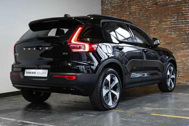 Volvo XC40 B4 Plus Dark | Trekhaak Semi-elektrisch | Adaptieve Cruise Control | Pilot Assist | Verwarmbare voorstoelen | Verwarmbaar stuurwiel | Blind Spot 