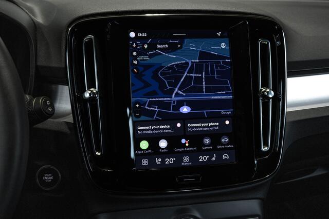 Volvo XC40 B4 Plus Dark | Trekhaak Semi-elektrisch | Adaptieve Cruise Control | Pilot Assist | Verwarmbare voorstoelen | Verwarmbaar stuurwiel | Blind Spot 