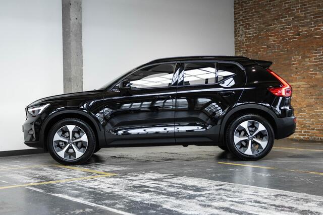Volvo XC40 B4 Plus Dark | Trekhaak Semi-elektrisch | Adaptieve Cruise Control | Pilot Assist | Verwarmbare voorstoelen | Verwarmbaar stuurwiel | Blind Spot 