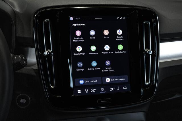 Volvo XC40 B4 Plus Dark | Trekhaak Semi-elektrisch | Adaptieve Cruise Control | Pilot Assist | Verwarmbare voorstoelen | Verwarmbaar stuurwiel | Blind Spot 