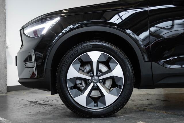 Volvo XC40 B4 Plus Dark | Trekhaak Semi-elektrisch | Adaptieve Cruise Control | Pilot Assist | Verwarmbare voorstoelen | Verwarmbaar stuurwiel | Blind Spot 