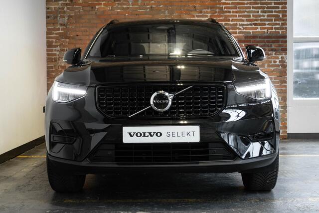 Volvo XC40 B4 Plus Dark | Trekhaak Semi-elektrisch | Adaptieve Cruise Control | Pilot Assist | Verwarmbare voorstoelen | Verwarmbaar stuurwiel | Blind Spot 