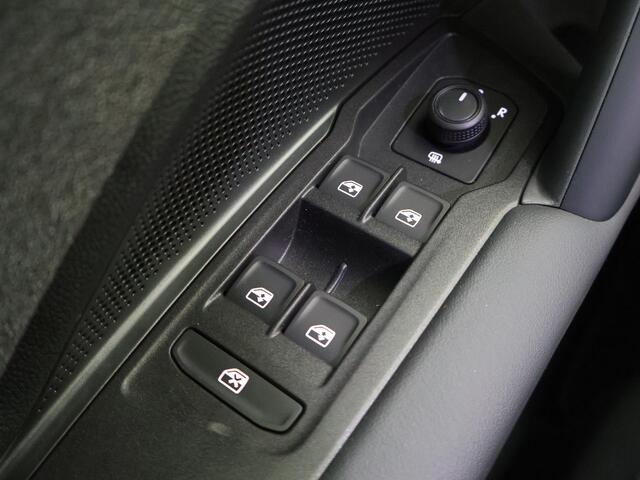Volkswagen Tiguan 1.5 eTSI 96 kW / 130 pk SUV 7 versn. DSG | Achteruitrijcamera | LED verlichting | Stoelverwarming | Apple carplay / Android auto |