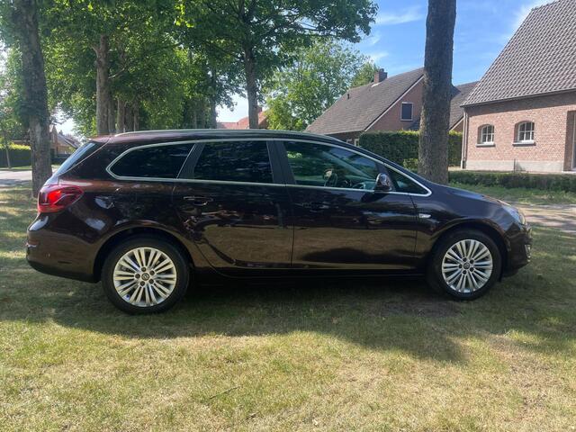 Opel Astra Sports Tourer 1.6 Turbo Cosmo 180Pk / LM / Airco