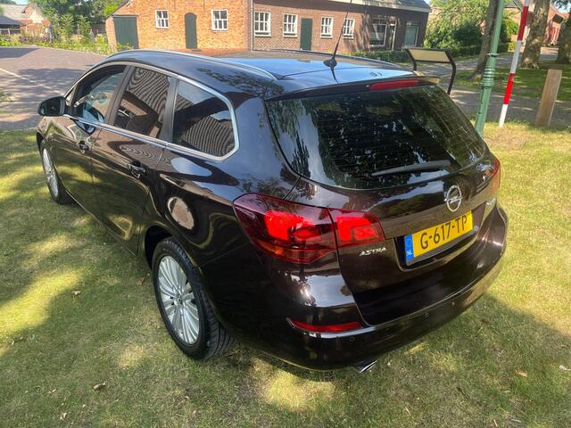 Opel Astra Sports Tourer 1.6 Turbo Cosmo 180Pk / LM / Airco