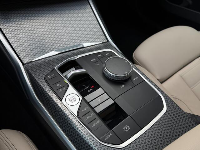 BMW 3-Serie Touring 318i M-Sport Shadowline Skyscraper Grau