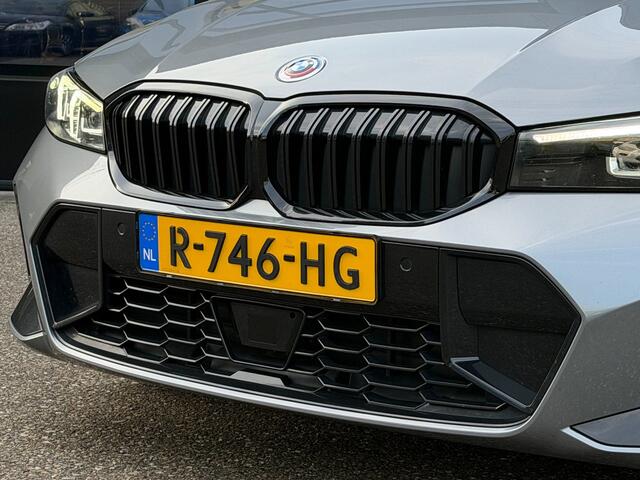 BMW 3-Serie Touring 318i M-Sport Shadowline Skyscraper Grau